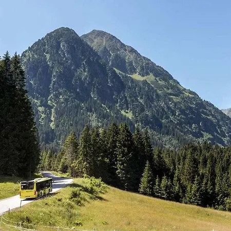 With 2 Bedrooms Apartamento