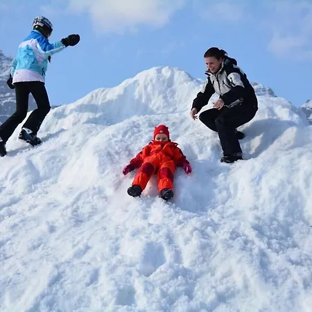 With 2 Bedrooms Apartamento *