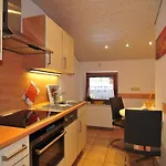 With 2 Bedrooms 公寓